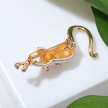 Брошь "Кошка" 10*50мм арт.6885337 золото/белый